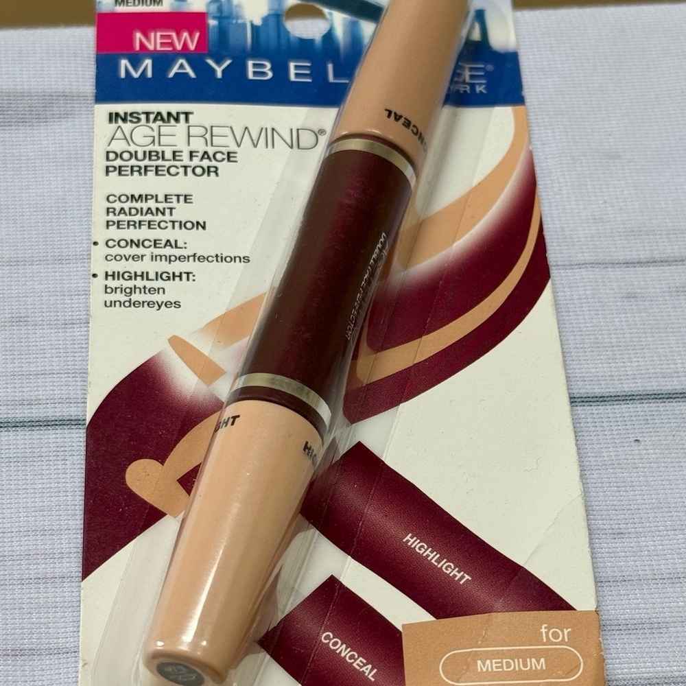 Maybelline Instant Age Rewind Double Face Perfector - Medium 730